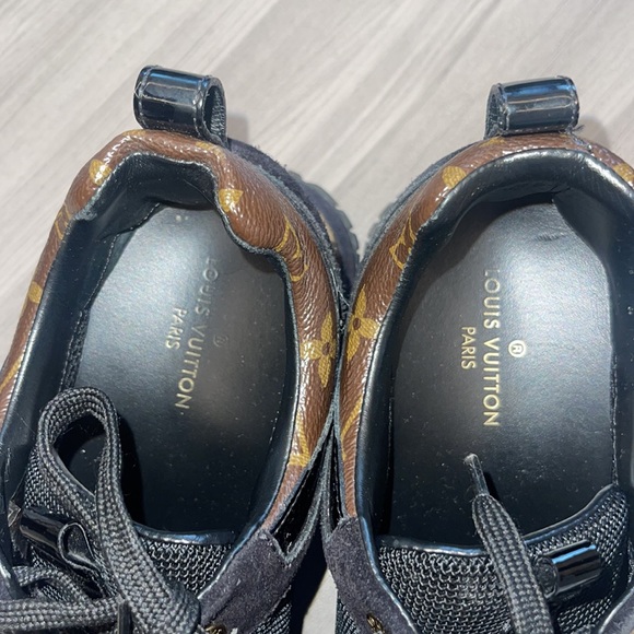 Louise Vuitton logo sneakers. - Picture 2 of 6